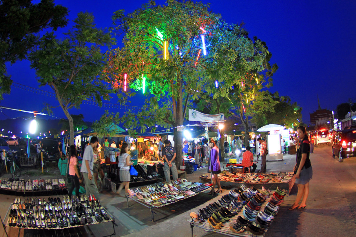 [تصویر:  phuket-weekend-market.jpg]