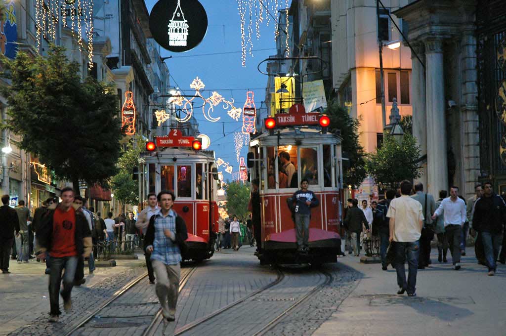 درباره استانبول-شهر فرنگ
